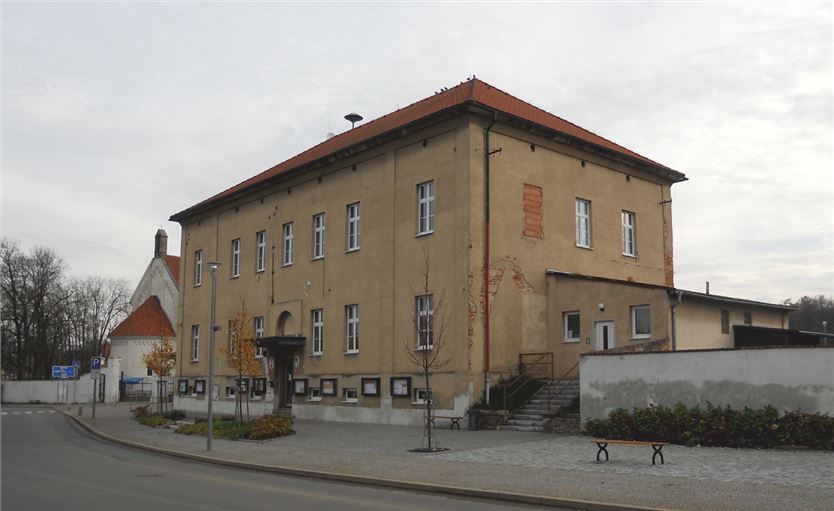 Radnice Břežany