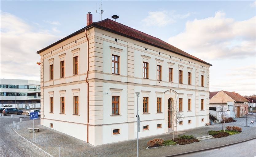 Radnice Břežany
